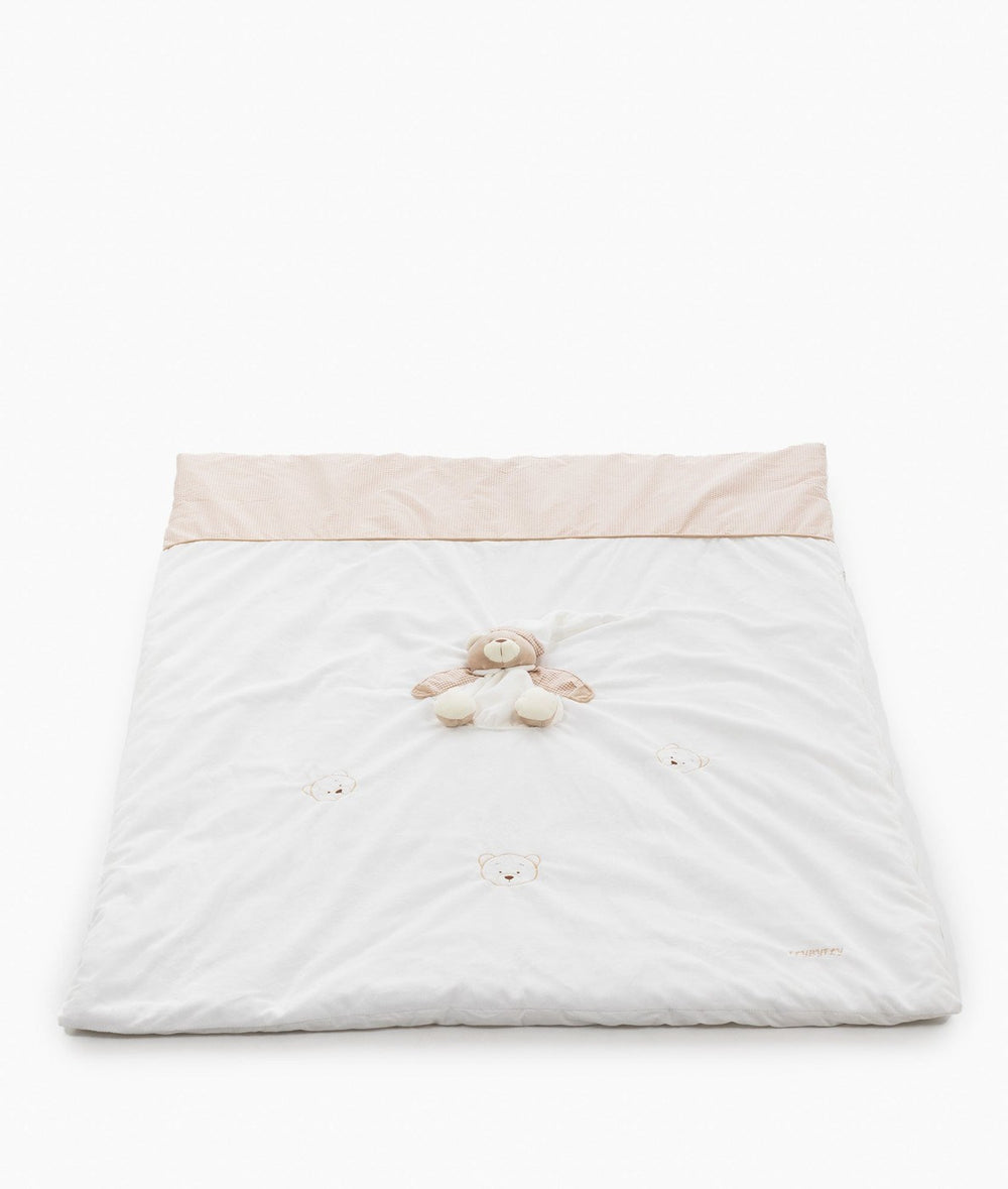 White and beige quilt and cover set for toddlers