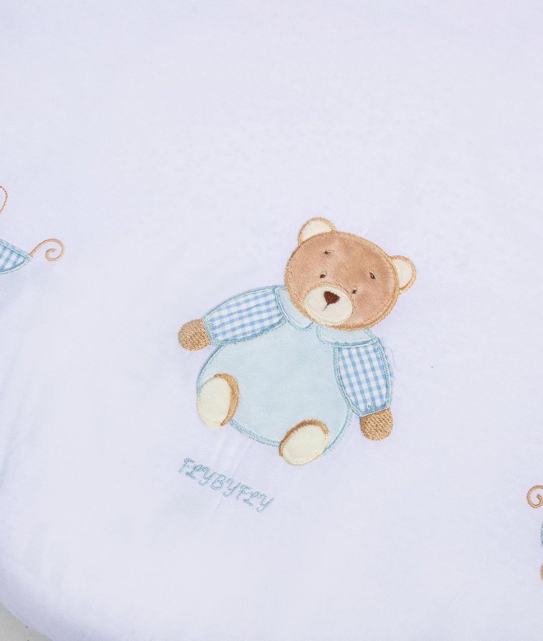 Fitted sheet for cot in white and blue
