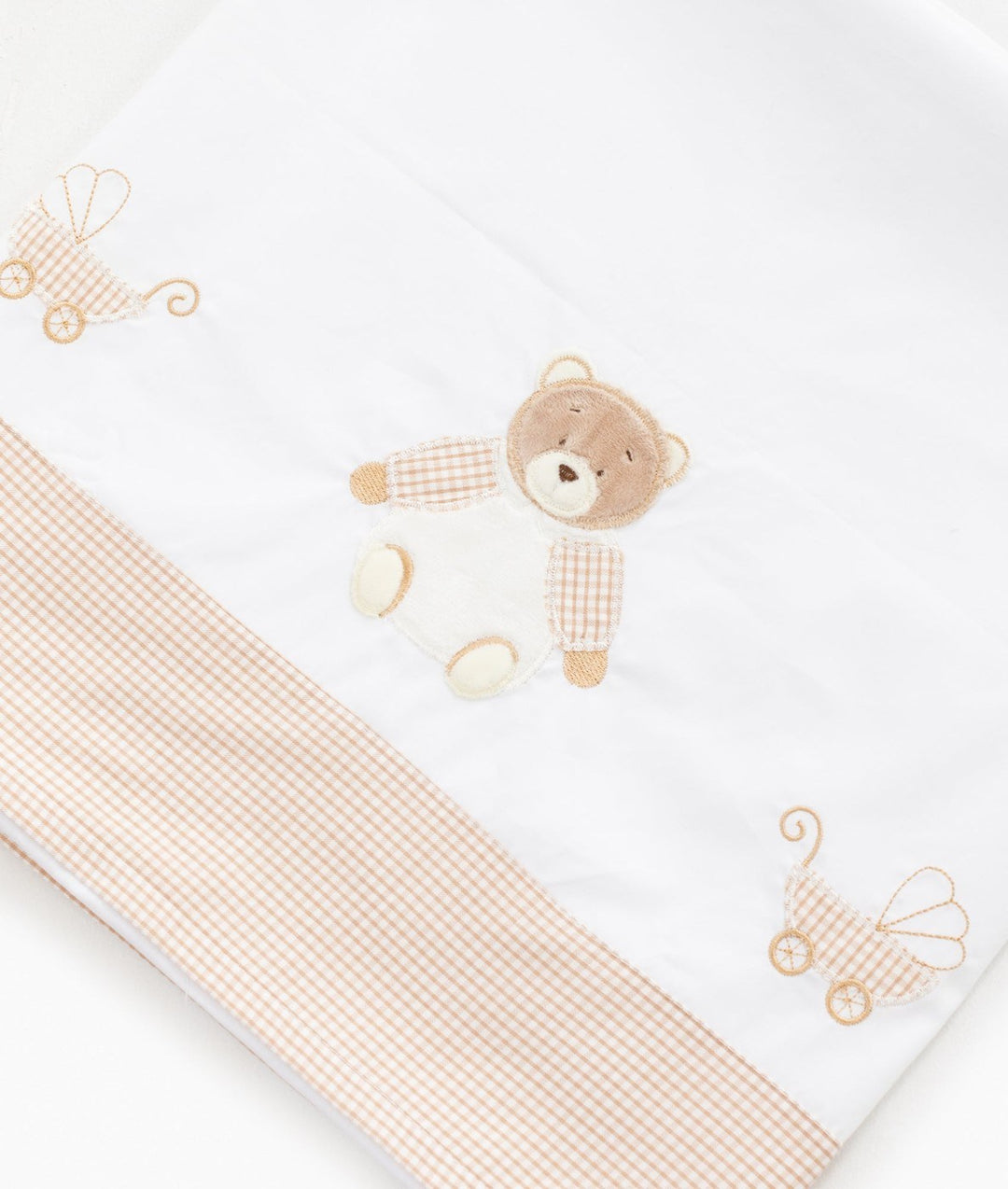 Flat sheet for cot in white and beige