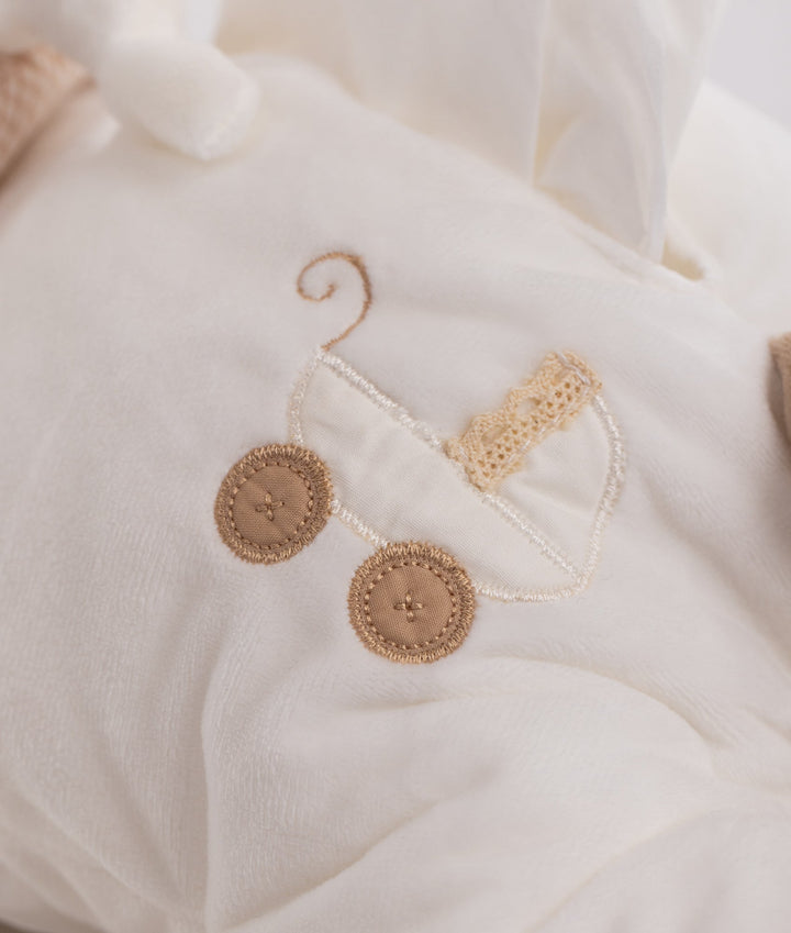 Baby wipes holder for nursery in white and beige