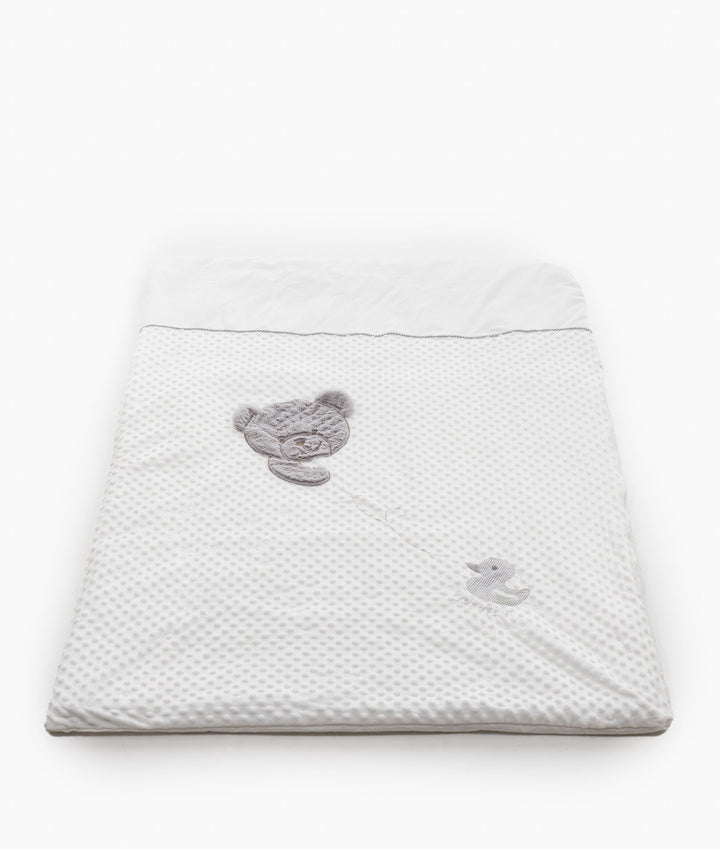 White and grey toddler bubble quilt and cover set