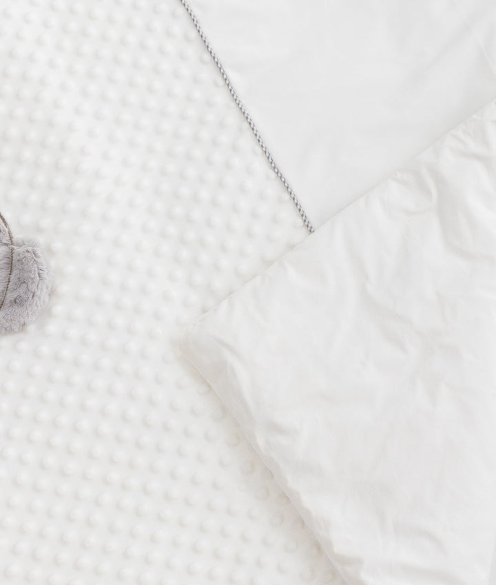 White and grey toddler bubble quilt and cover set