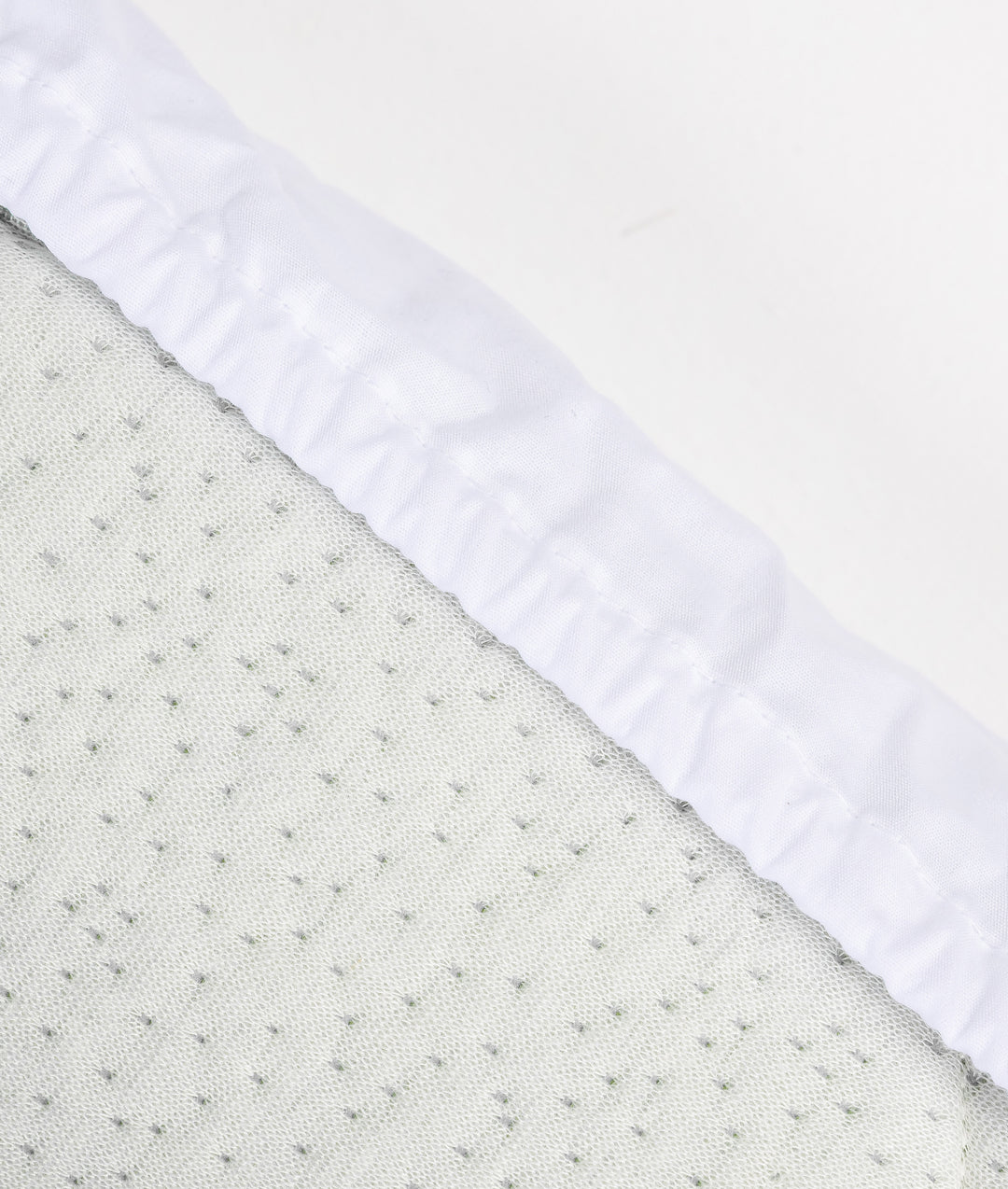 Fitted sheet for cot in white and beige