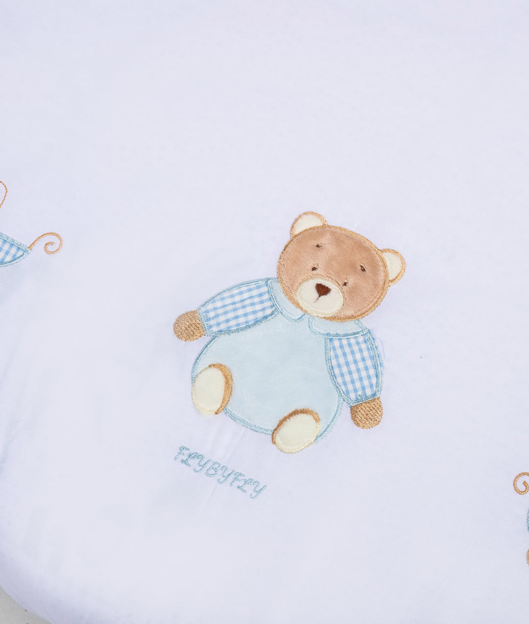 Fitted sheet for cot in white and blue