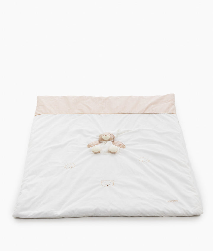 White and beige quilt and cover set for toddlers