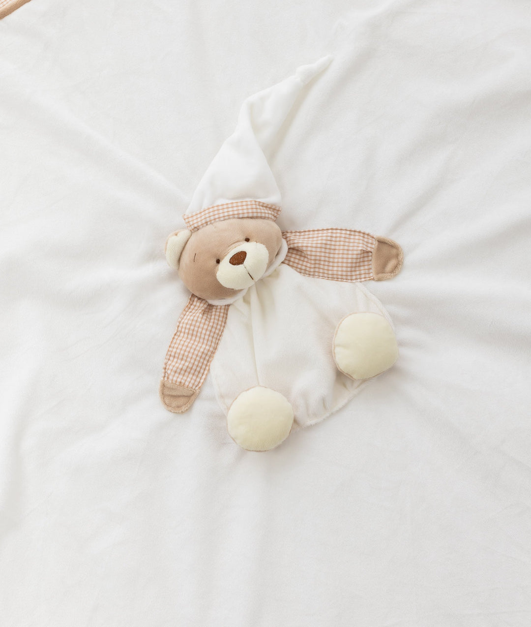 White and beige quilt and cover set for toddlers